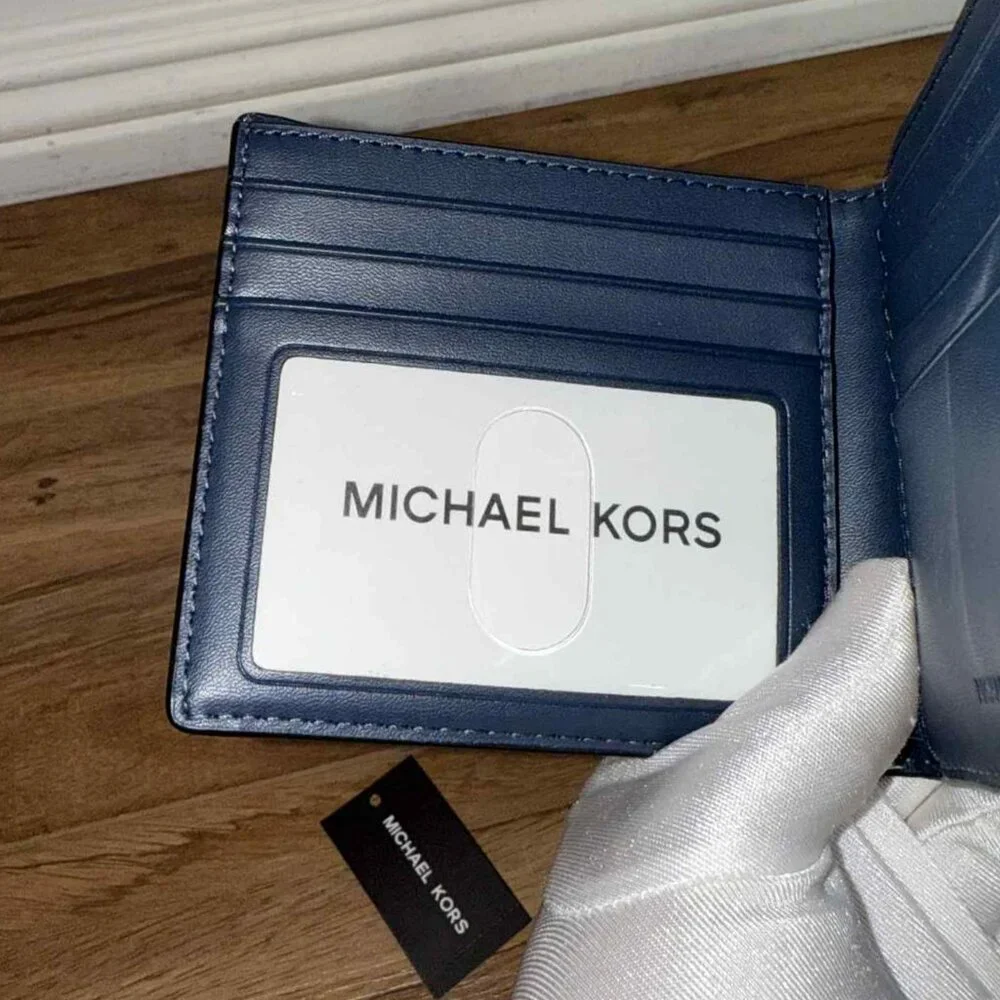 💙Michael Kors Signature Logo Ombre Card ID Wallet Variation💙